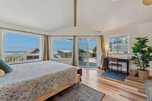 4 habitaciones, escritorio y tabla de planchar con plancha 
