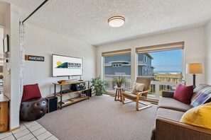 Smart TV, chimenea, reproductor de DVD y futbolito 