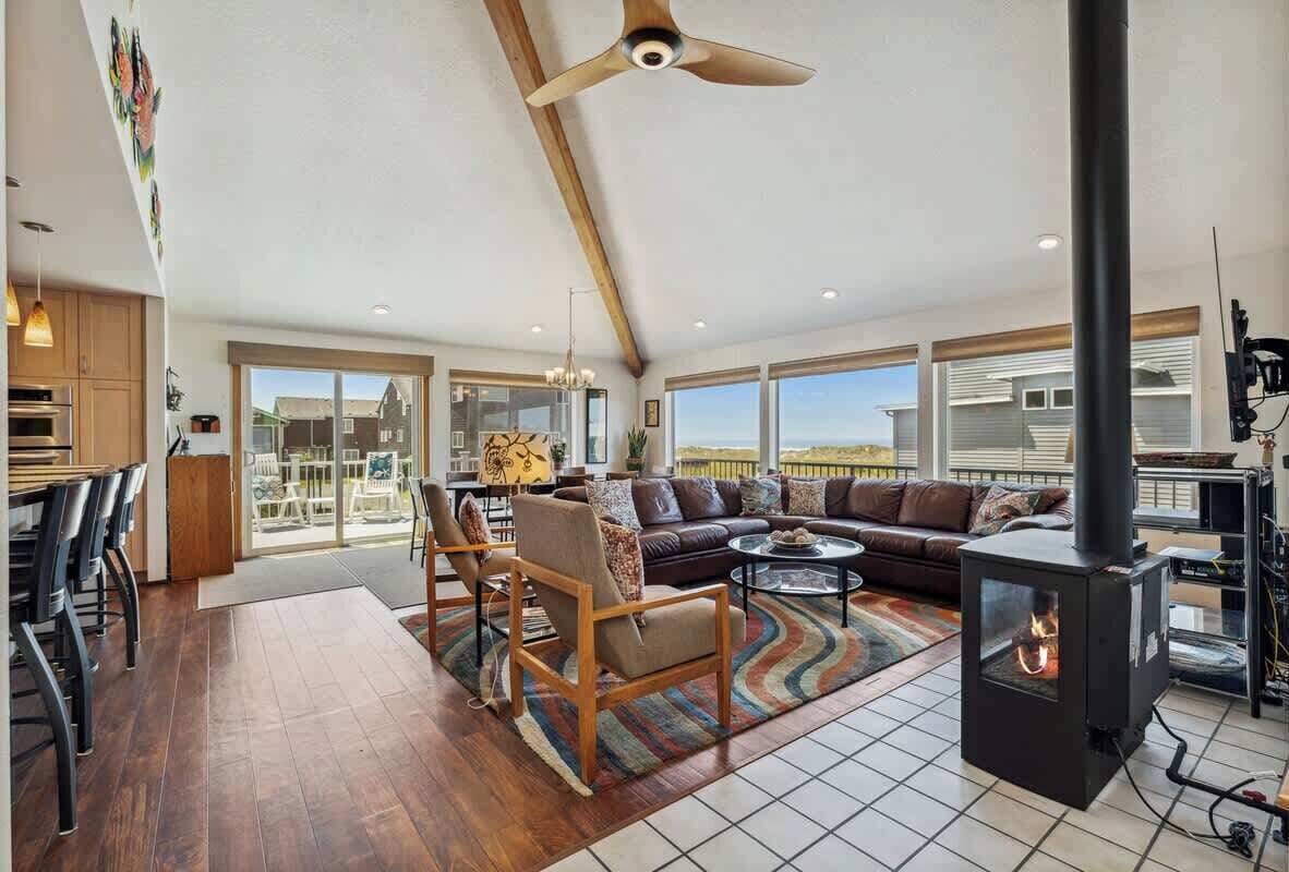 Smart TV, fireplace, offices