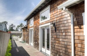 Exterior - Treasure by the Sea (Manzanita)