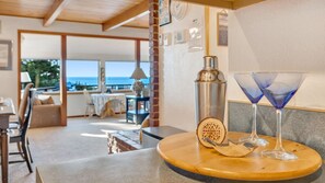 Unclassified image, 4 of 63, button