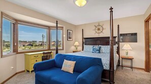 3 bedrooms, iron/ironing board, free WiFi, bed sheets - Rain or Shine (Manzanita)