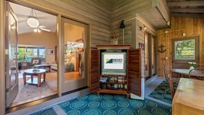 Smart TV, fireplace, video games, offices - Rain or Shine (Manzanita)