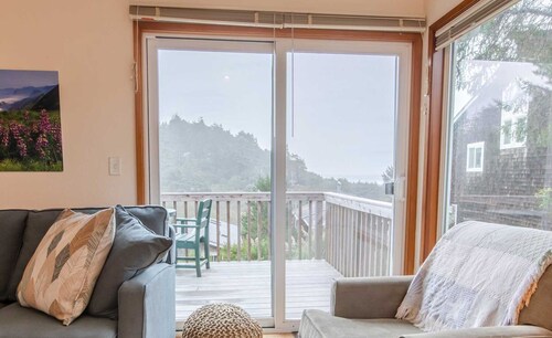 Ocean View! Private apartment, allergen free, less than 2 blocks to the beach.