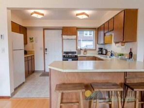 Unclassified image, 4 of 27, button - SeaView (Nehalem)