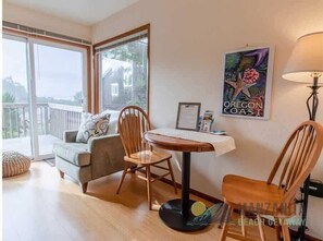 Interior - SeaView (Nehalem)