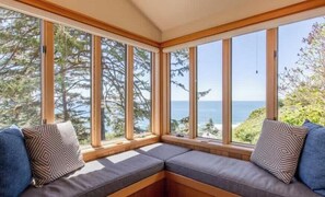 Interior - Neahkahnie Vista (Nehalem)