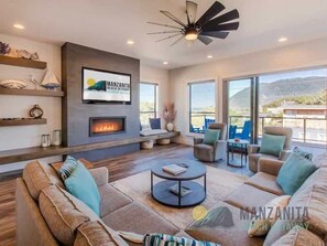 Unclassified image, 3 of 67, button