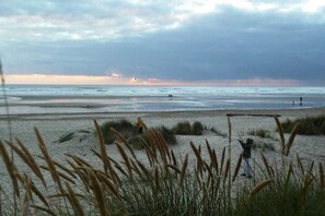 Unclassified image, 4 of 33, button