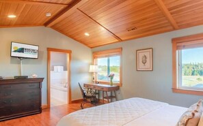 3 slaapkamers, een bureau, een strijkplank/strijkijzer, reisbedje