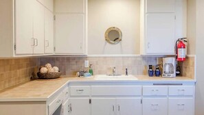 Frigorífic, microones, forn i placa de cuina 