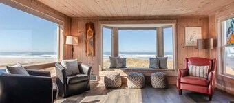 Stone’s Throw by Manzanita Beach Getaway – Beachfront, Sleeps 15, Hot Tub