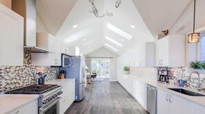 Unclassified image, 3 of 44, button