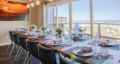 Beach Front, Large home with hot tub, sleeps 15, great property!