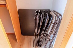 Unclassified image, 5 of 48, button