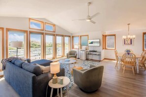 Unclassified image, 2 of 48, button