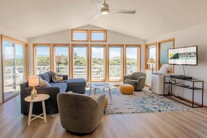 Smart TV, fireplace - Surf`s Up (Manzanita)