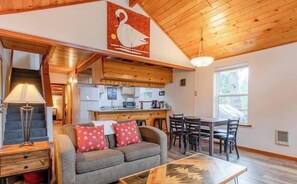 Smart TV, fireplace - Ahoy Matey by Manzanita Beach Getaway - Cozy Dog Friendly 3BR, Walk to Beach (Manzanita)