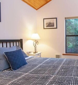 3 habitaciones, tabla de planchar con plancha y cuna de viaje 