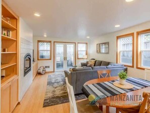 TV, fireplace, offices - Simply Adrift (Manzanita)
