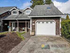 Unclassified image, 3 of 32, button