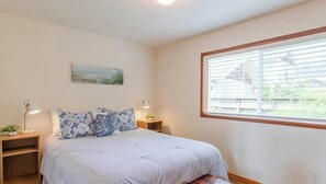 4 bedrooms, iron/ironing board, free WiFi, bed sheets - Forest Haven (Manzanita)