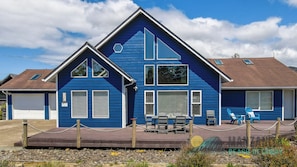 Exterior - Large home, close to town and the beach! Allergen Free Home (Manzanita)