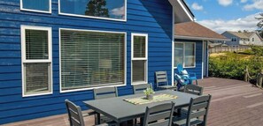 Outdoor dining - Forest Haven (Manzanita)