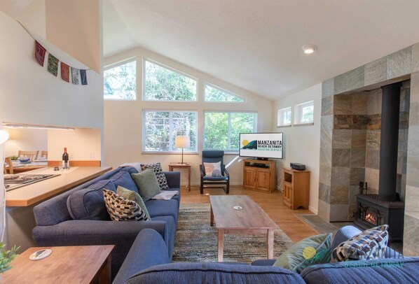 Smart TV, fireplace, DVD player, books
