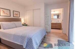 2 bedrooms, iron/ironing board, travel crib, free WiFi - Sandpiper Surf (Nehalem)