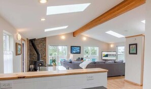 Unclassified image, 4 of 41, button