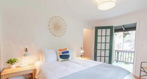 3 bedrooms, iron/ironing board, travel cot, free WiFi - Gingerbread Haus (Nehalem)