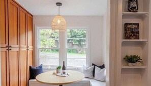 Unclassified image, 4 of 31, button