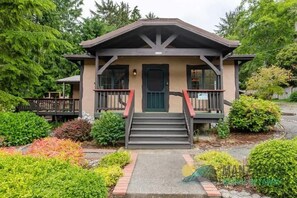 Unclassified image, 3 of 31, button