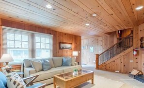 Smart TV, fireplace - Nomi`s Ark (Manzanita)