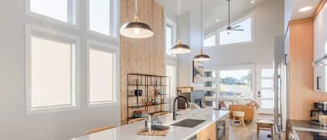 Refrigerador, microondas, horno y parrilla de estufa