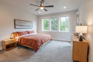 3 habitaciones, escritorio, tabla de planchar con plancha y wifi gratis