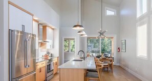 Fridge, microwave, oven, stovetop - Elk Meadows (Manzanita)