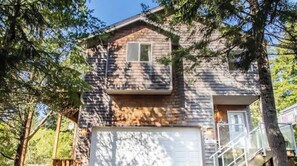 Exterior - The Lookout (Manzanita)