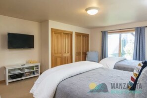 3 bedrooms, iron/ironing board, travel crib, WiFi - The Lookout (Manzanita)