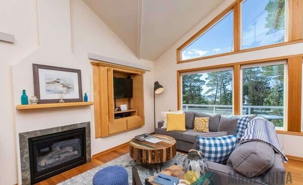 Unclassified image, 1 of 31, button