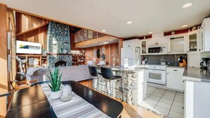 Unclassified image, 3 of 41, button