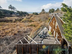 Terrace/patio - Sand Dollar by Manzanita Beach Getaway: Hot Tub & Dog Friendly Near Beach (Nehalem)