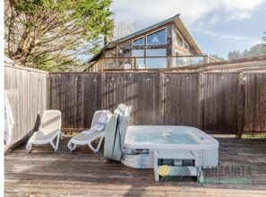 Unclassified image, 2 of 41, button