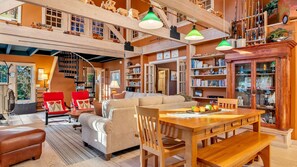 Dining - Great Location, unique, close to town, hot tub, dog friendly! (Manzanita)