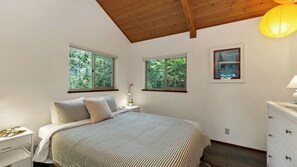 2 chambres, fer et planche à repasser, Wi-Fi, draps fournis