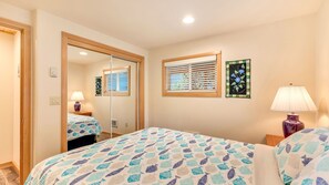 4 bedrooms, iron/ironing board, free WiFi, bed sheets