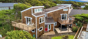 Forever Manzanita by Manzanita Beach Getaway – Ocean View, Dog-Friendly, Hot Tub