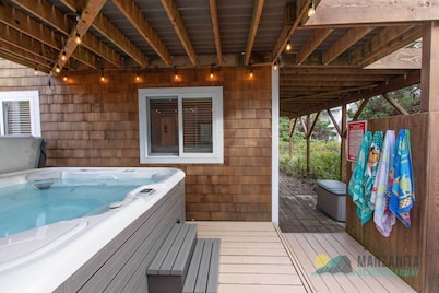 Ocean Views, 150 feet to the beach! Dog Friendly, Hot Tub!