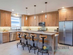 Unclassified image, 5 of 45, button